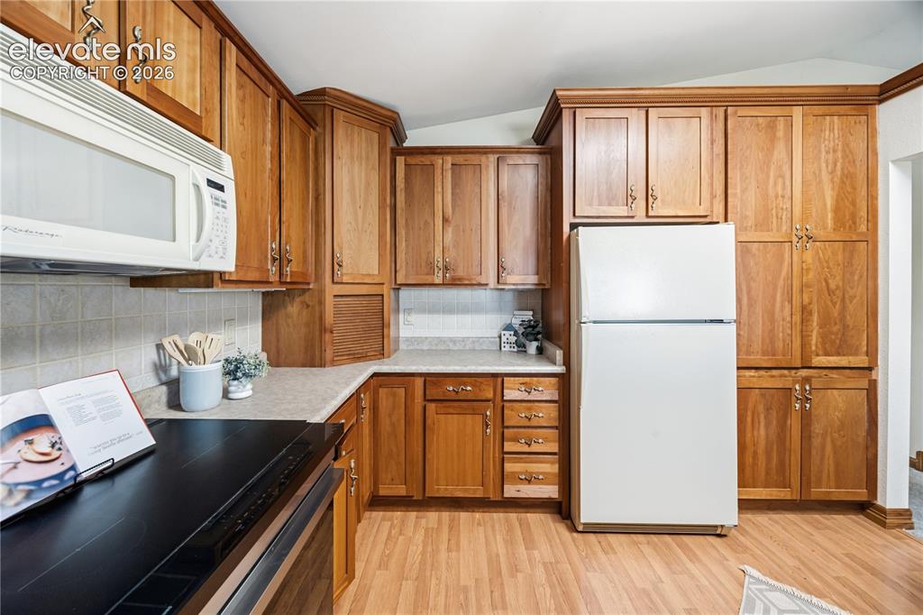 Image 12 of 46: Kitchen