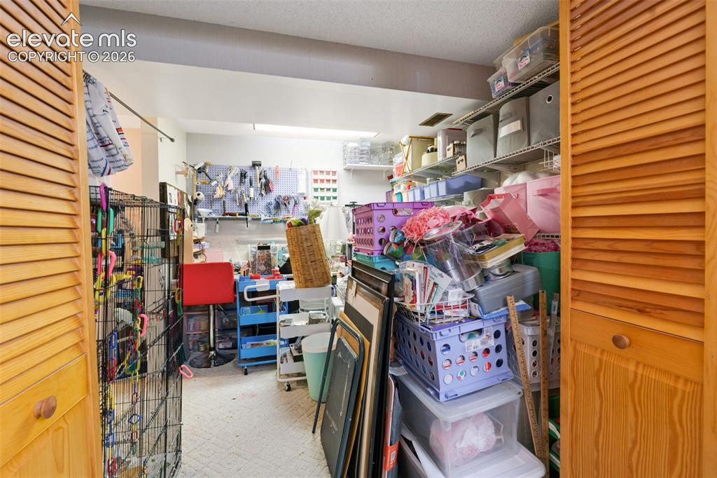 Image 21 of 33: Hobby Room