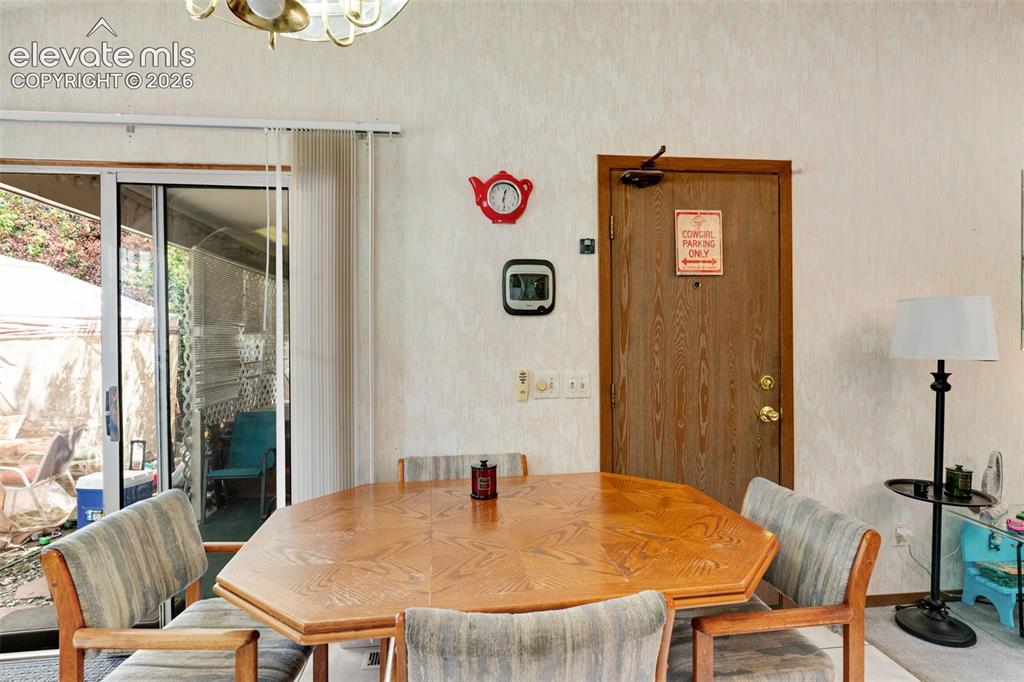 Image 6 of 33: Dining Area