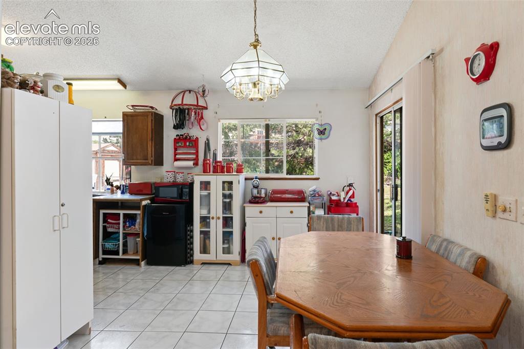Image 7 of 33: Dining Area