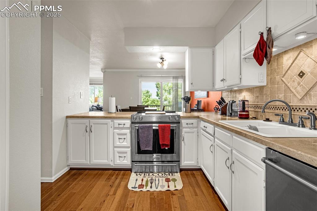 Image 12 of 37: Kitchen