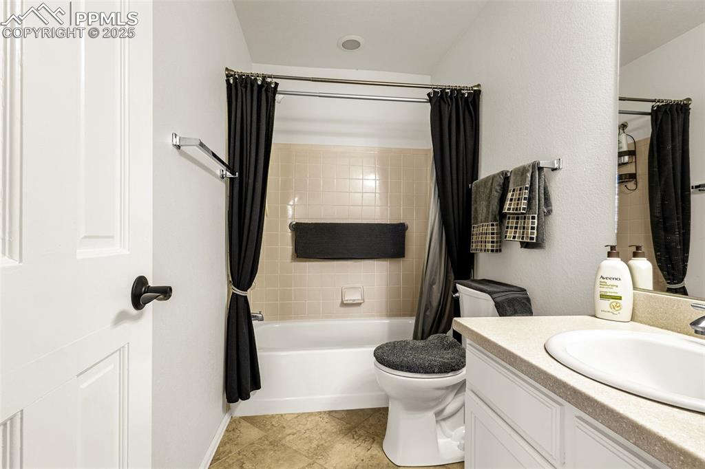 Image 26 of 37: 2nd bedroom attached bath