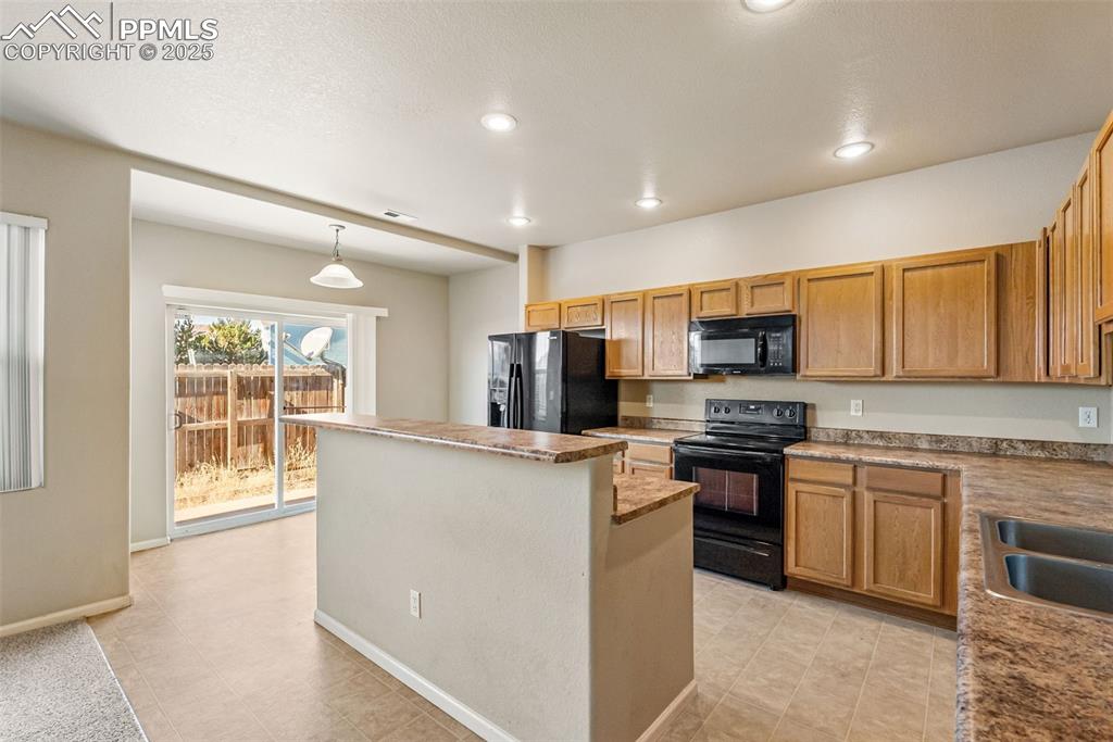 Image 11 of 48: Kitchen