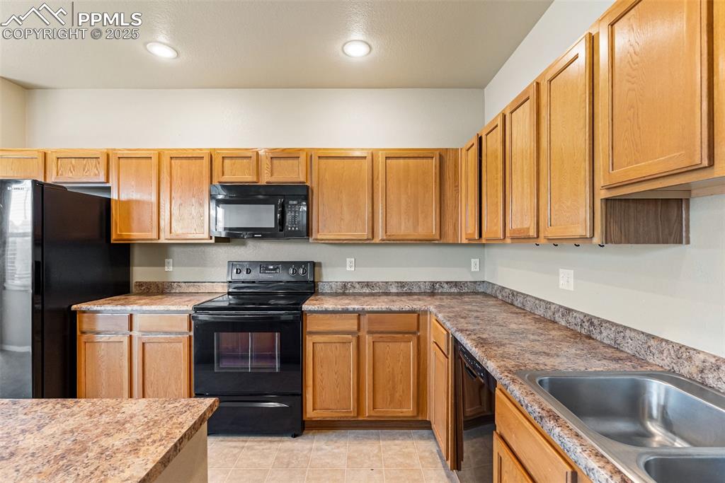 Image 12 of 48: Kitchen