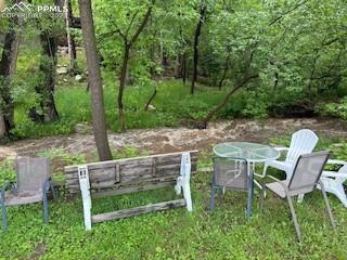 Image 10 of 12: Yard