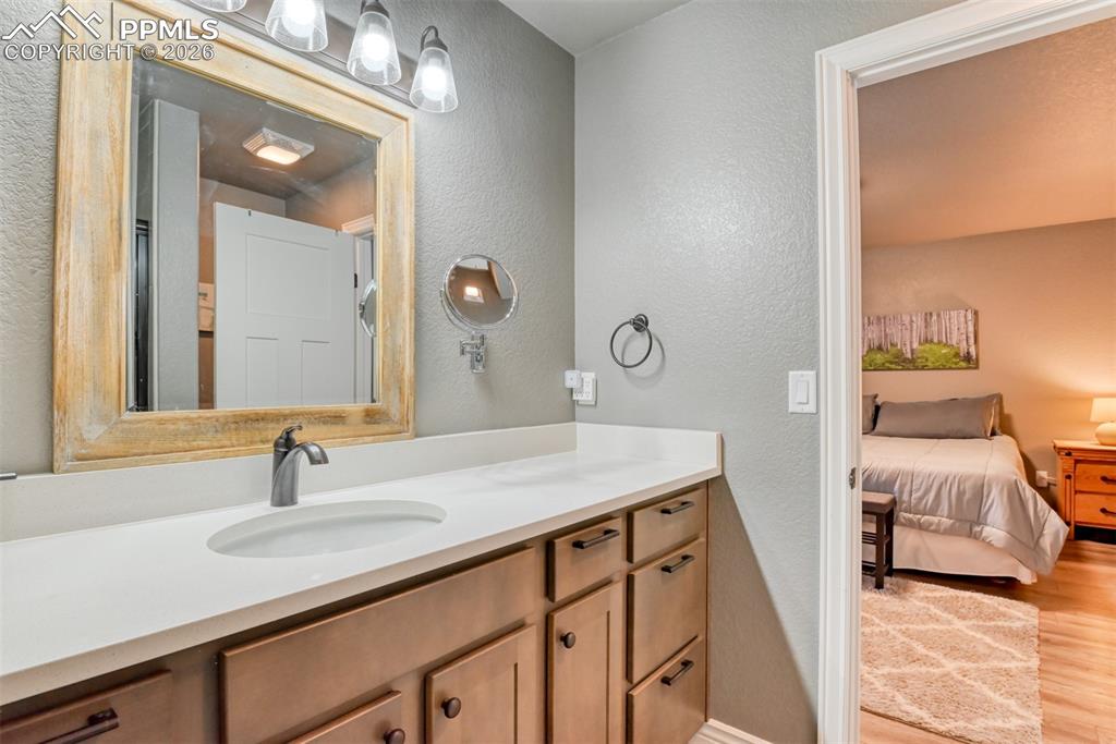 Image 23 of 46: Bathroom