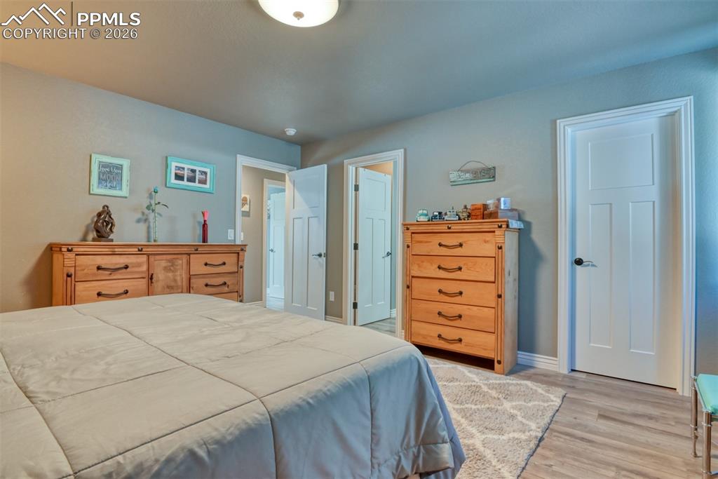 Image 33 of 46: Bedroom