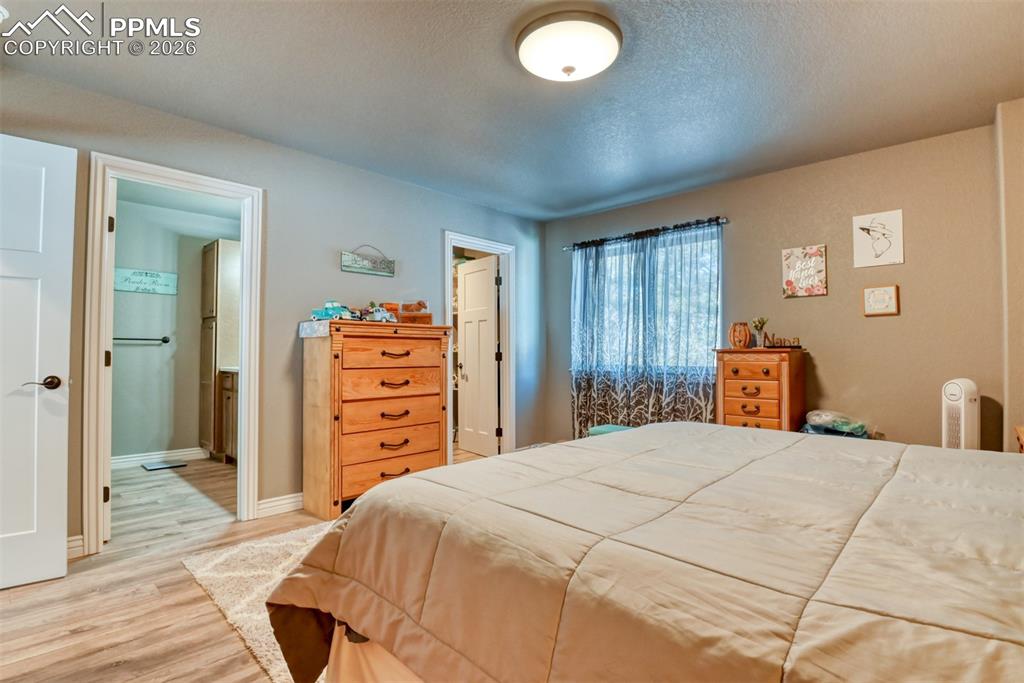 Image 34 of 46: Bedroom