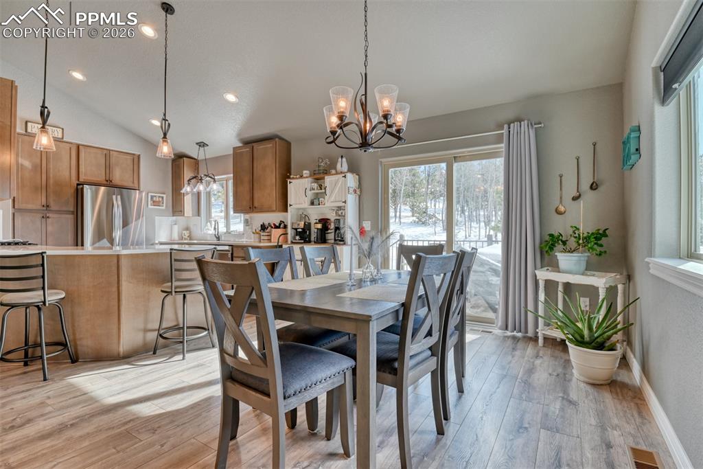 Image 7 of 46: Dining Area