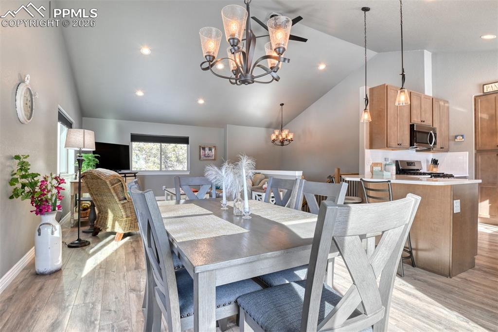 Image 9 of 46: Dining Area