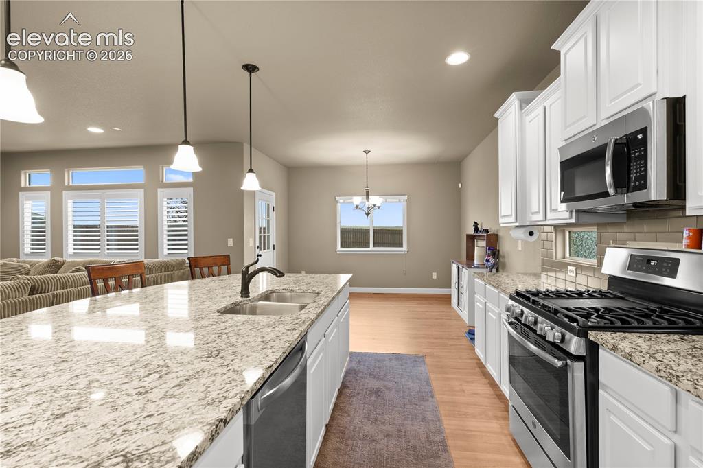 Image 10 of 41: Kitchen