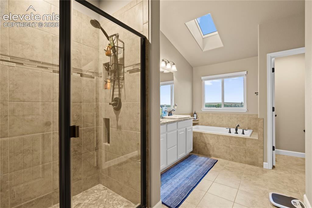 Image 14 of 41: Bathroom