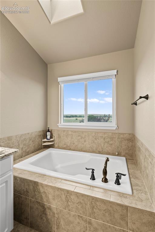 Image 16 of 41: Bathroom