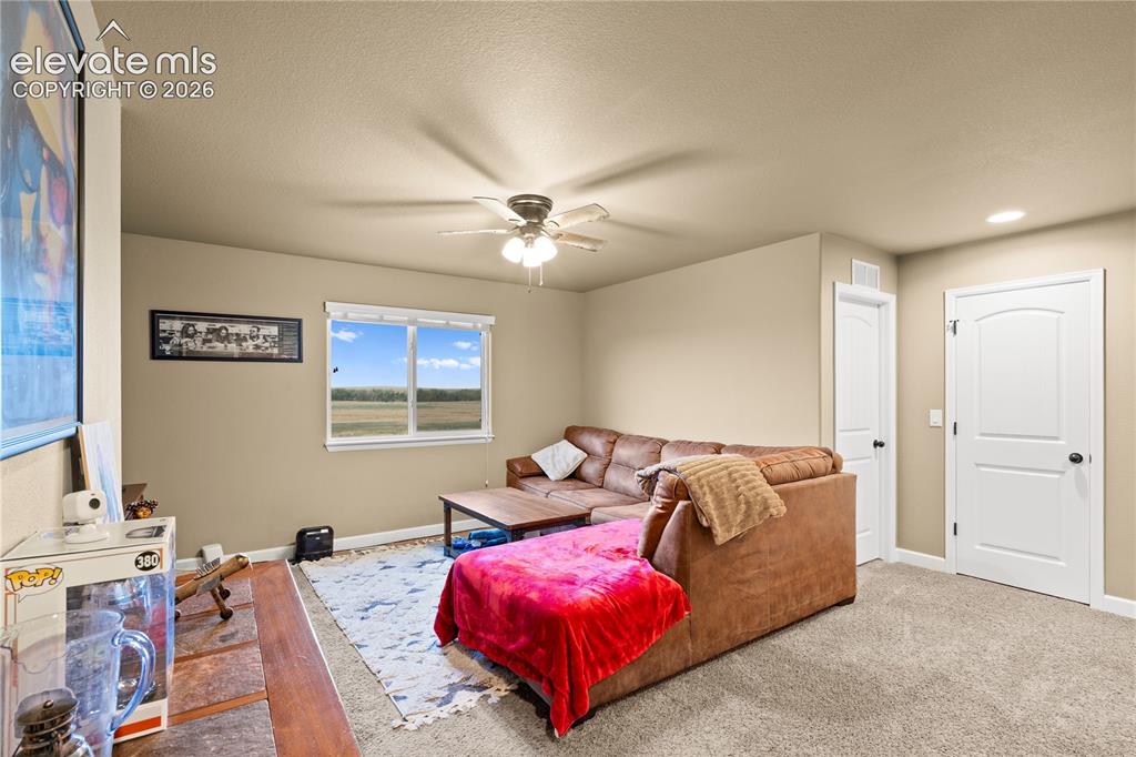 Image 19 of 41: Living Room