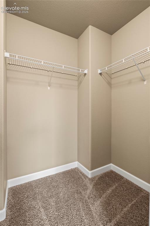 Image 34 of 41: Closet