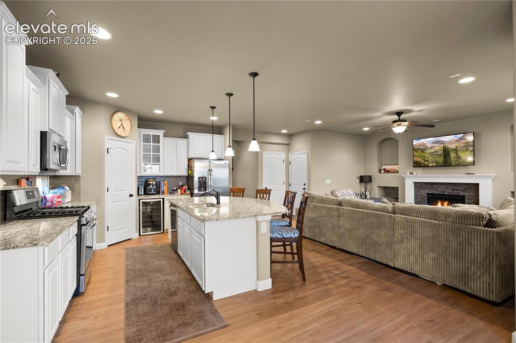 Image 7 of 41: Kitchen