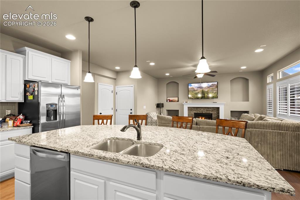 Image 8 of 41: Kitchen