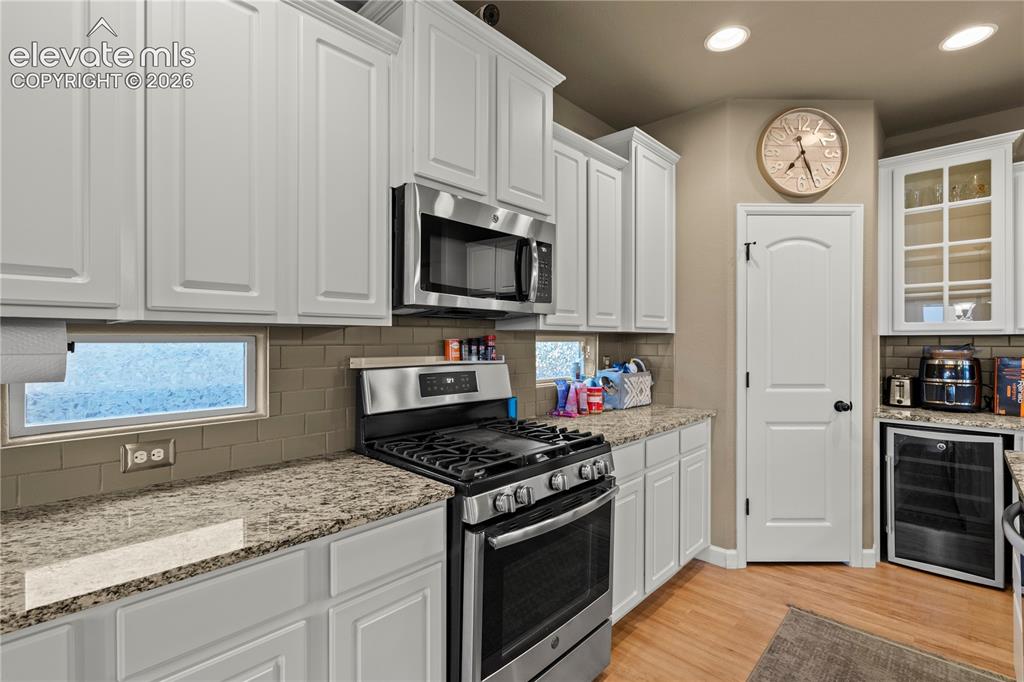 Image 9 of 41: Kitchen