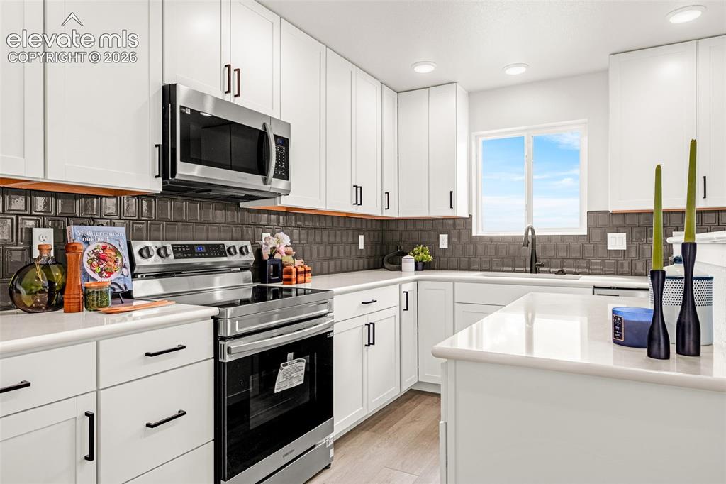 Image 10 of 34: Kitchen