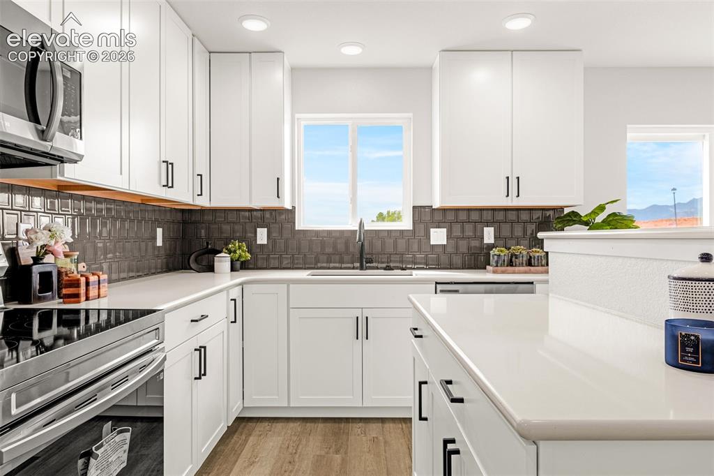 Image 11 of 34: Kitchen