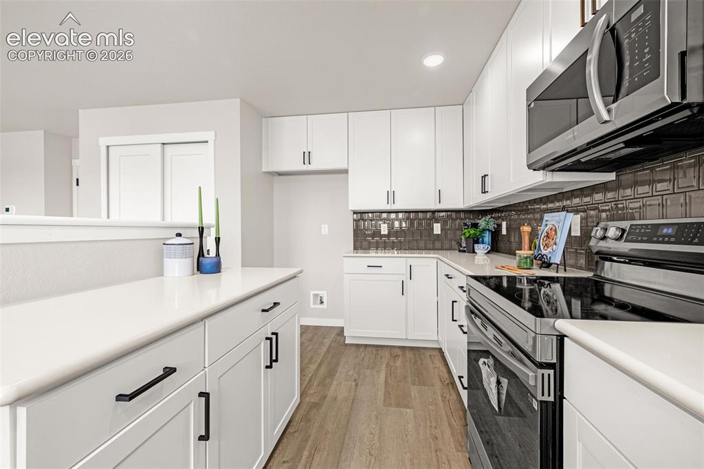 Image 14 of 34: Kitchen