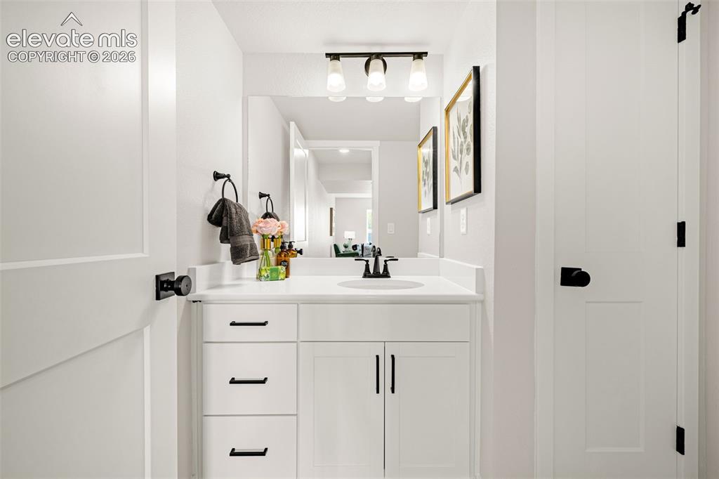 Image 29 of 34: Bathroom