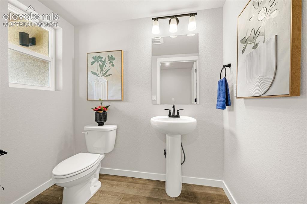 Image 4 of 34: Bathroom
