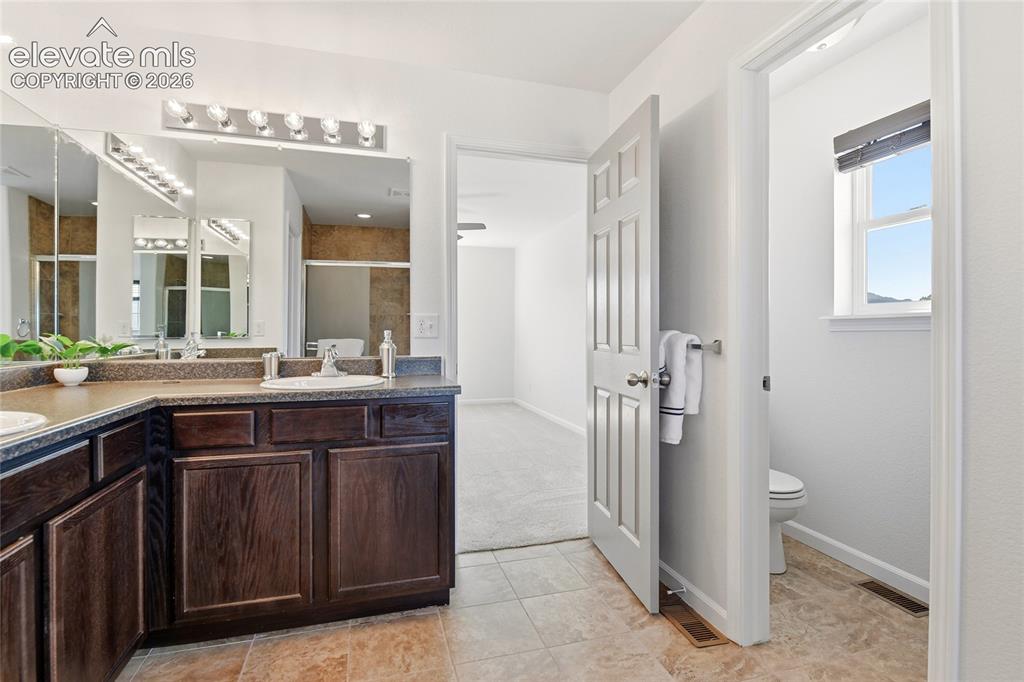 Image 12 of 30: Bathroom