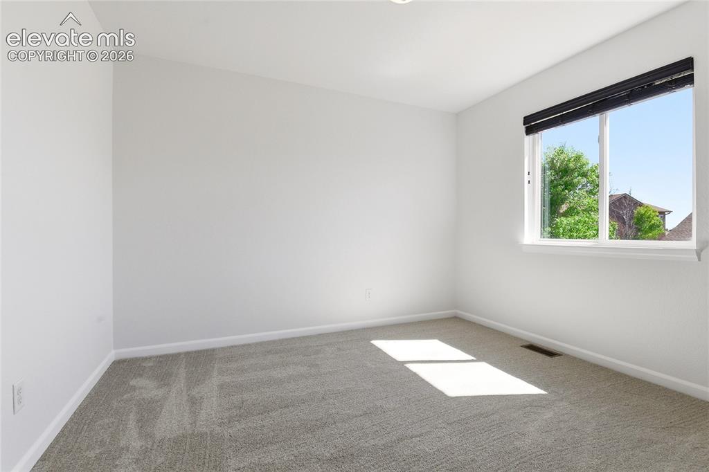 Image 19 of 30: Bedroom