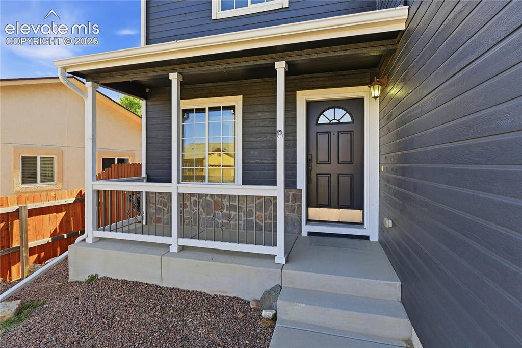 Image 4 of 30: Entry