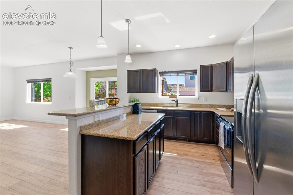 Image 8 of 30: Kitchen