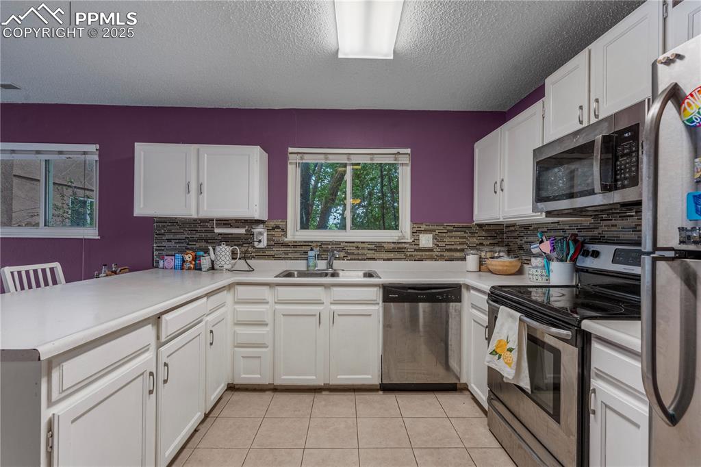 Image 11 of 30: Kitchen