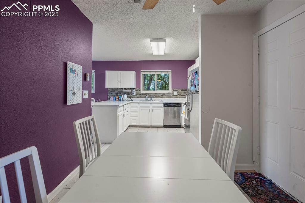 Image 12 of 30: Kitchen