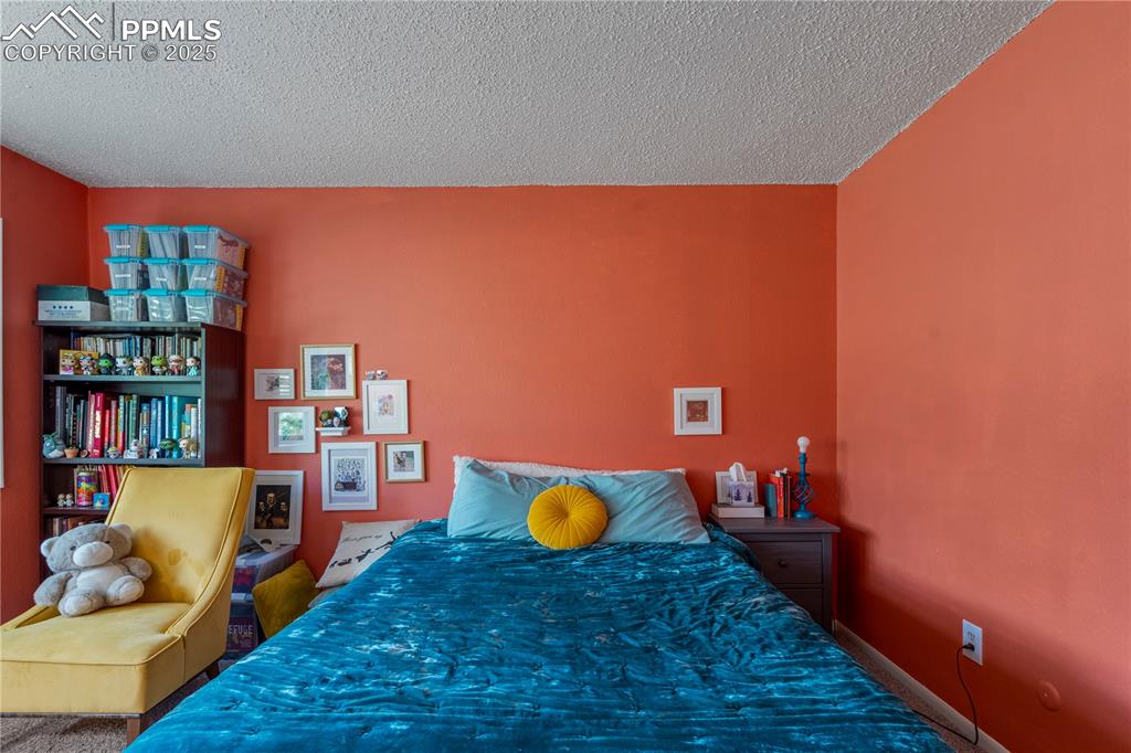 Image 14 of 30: Bedroom