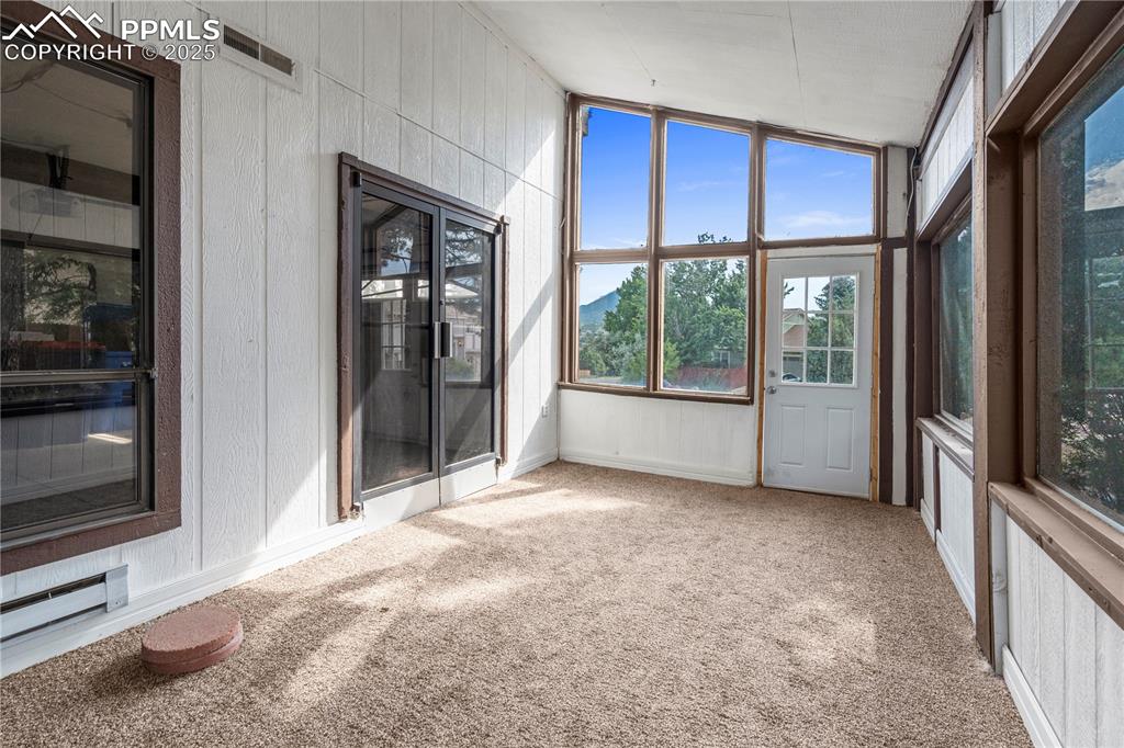 Image 19 of 30: Sun Room