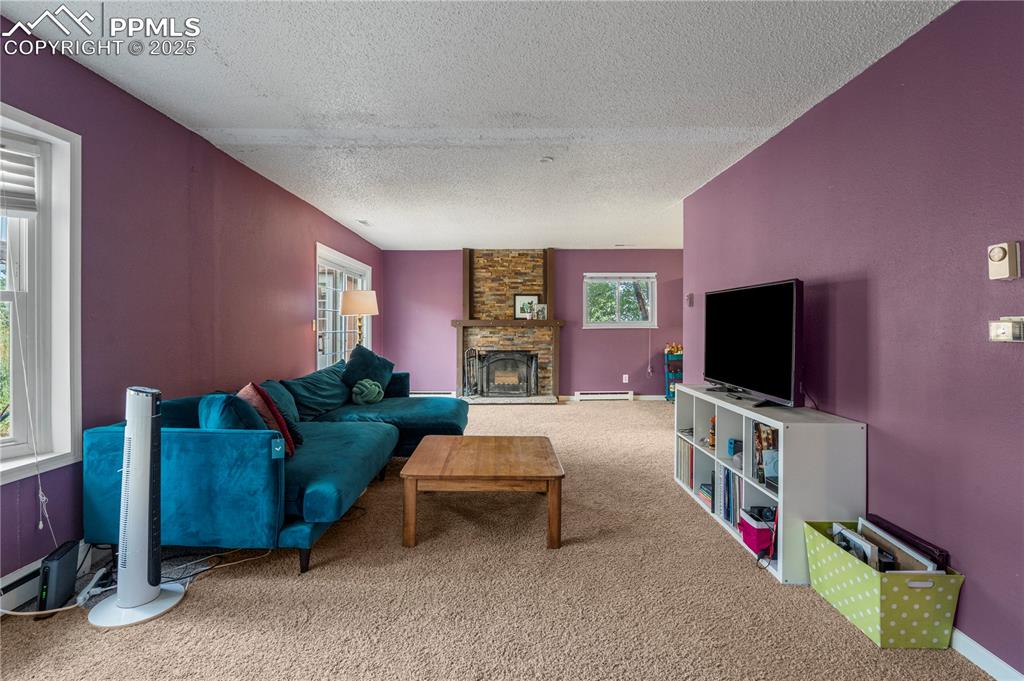Image 6 of 30: Living Room
