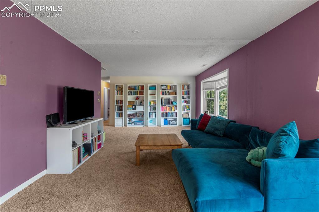 Image 7 of 30: Living Room
