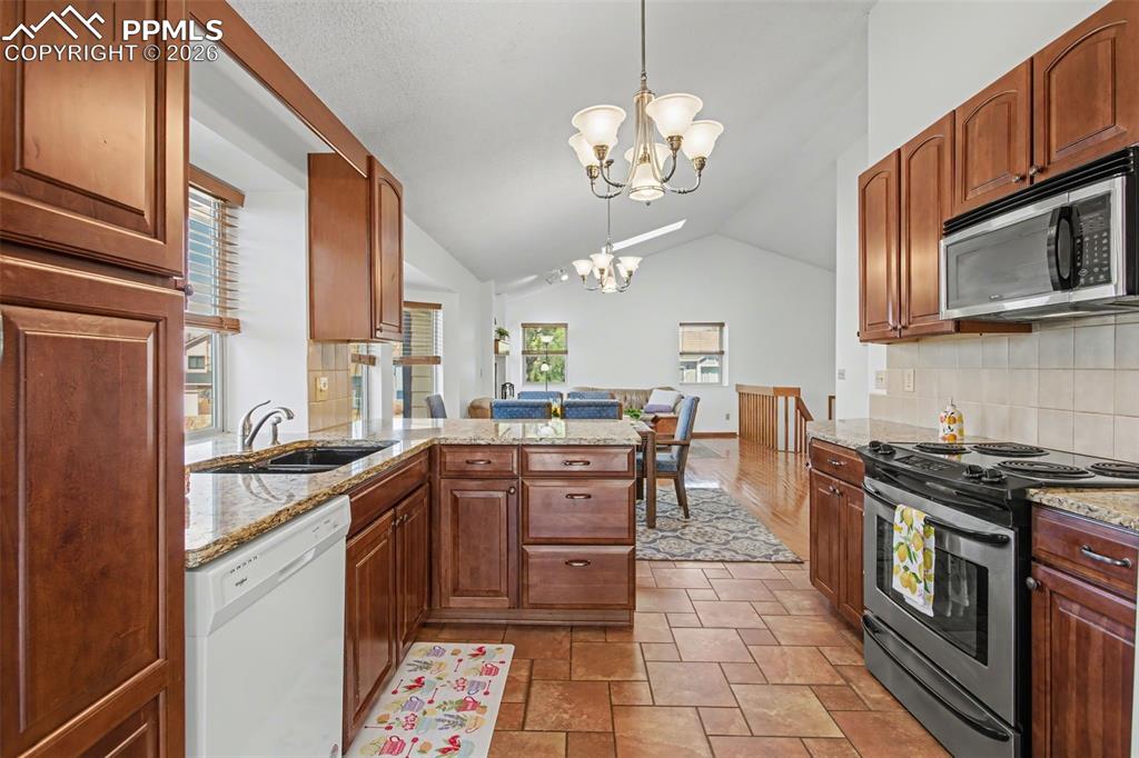 Image 11 of 41: Kitchen