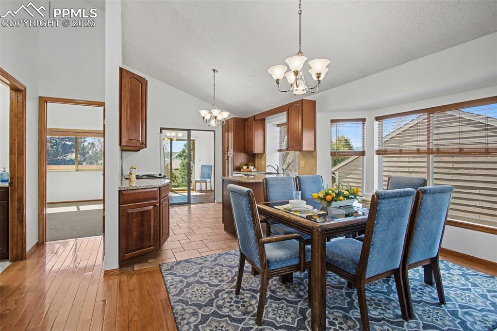 Image 12 of 41: Dining Area