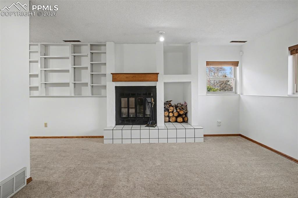 Image 21 of 41: Family Room