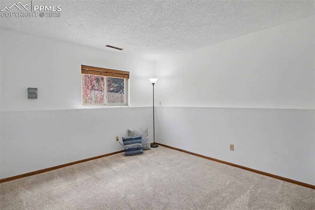 Image 25 of 41: Bedroom