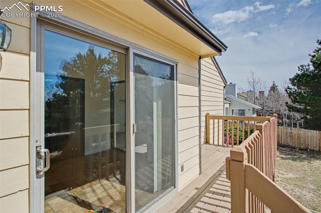 Image 31 of 41: Deck