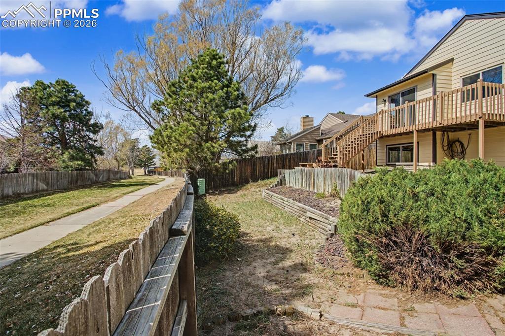 Image 33 of 41: Yard