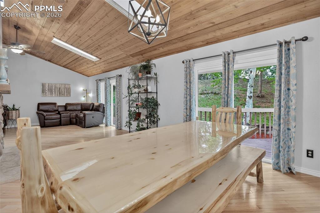 Image 10 of 38: Dining Area