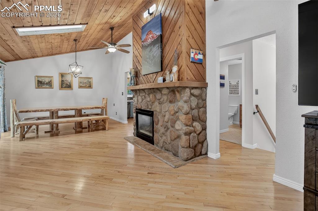 Image 11 of 38: Dining Area