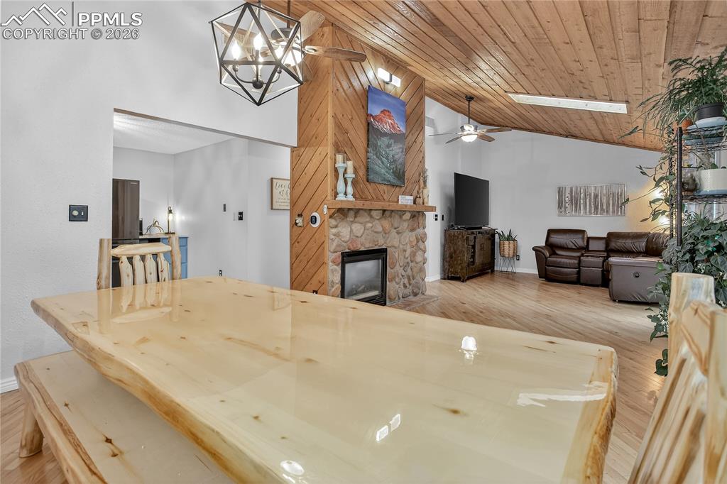 Image 13 of 38: Dining Area