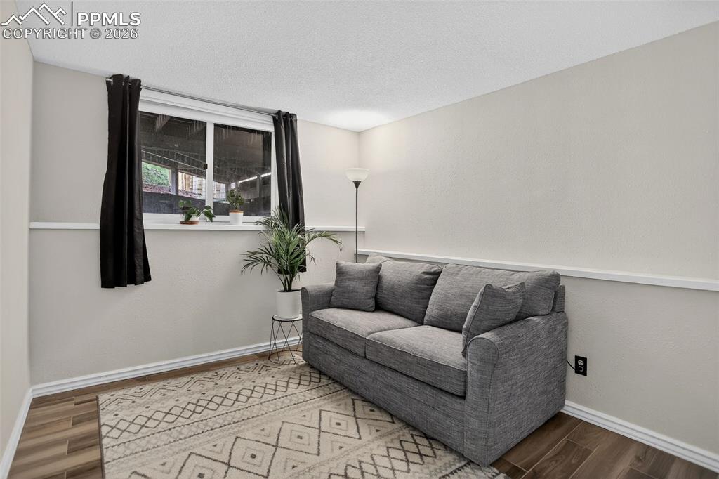 Image 22 of 38: Bedroom