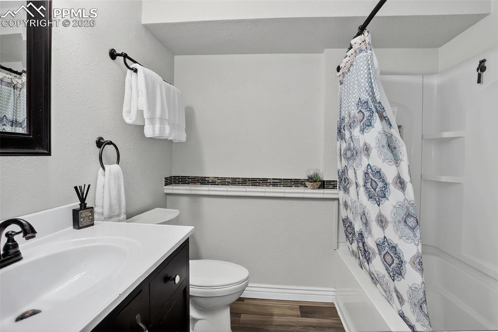 Image 27 of 38: Bathroom