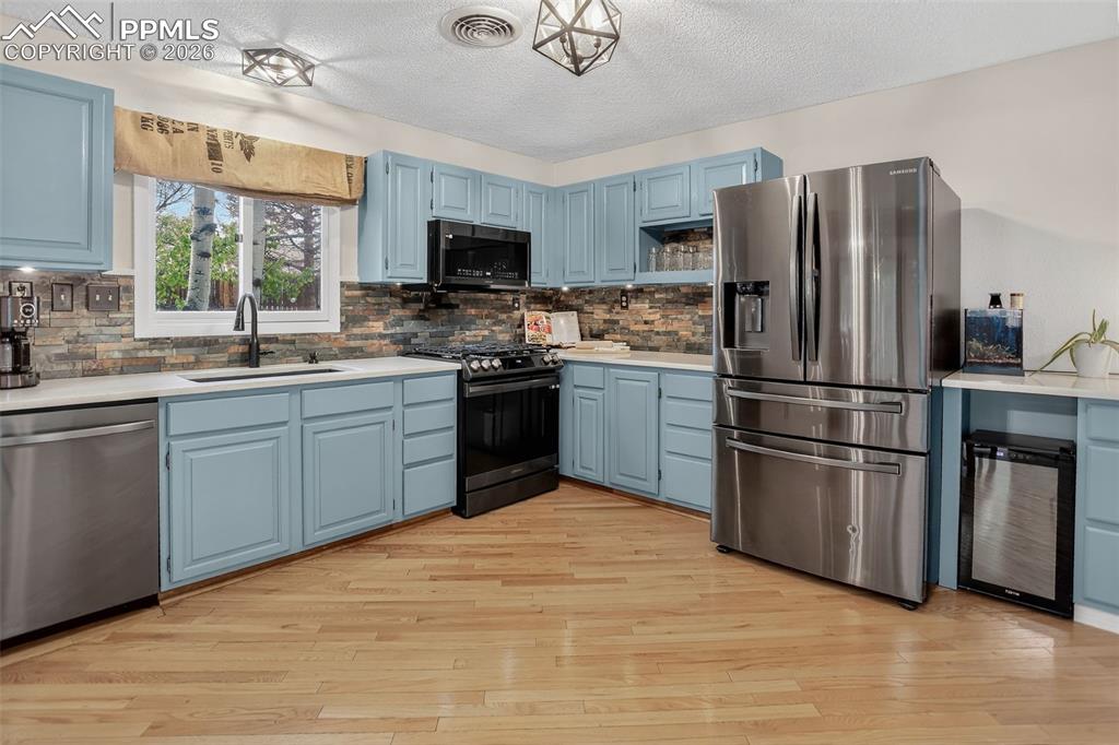 Image 5 of 38: Kitchen