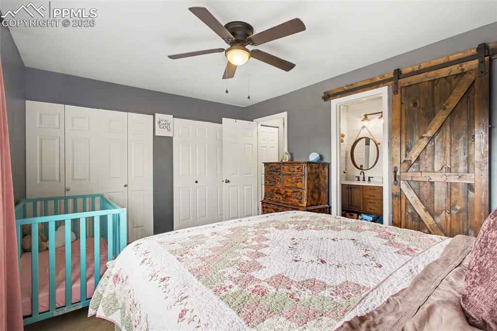 Image 12 of 24: Bedroom